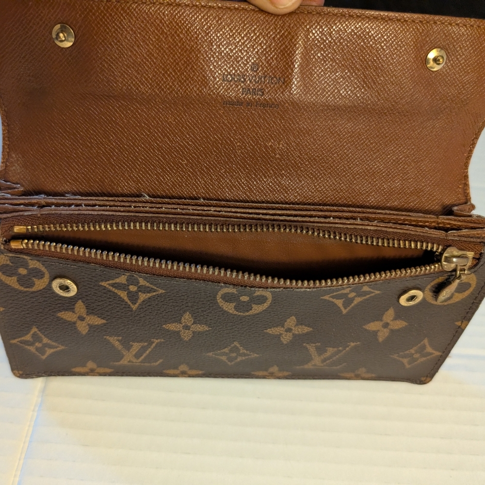 LOUIS VUITTON Monogram Portefeuille Accordion M58008 Chain Wallet - Picture 9 of 14